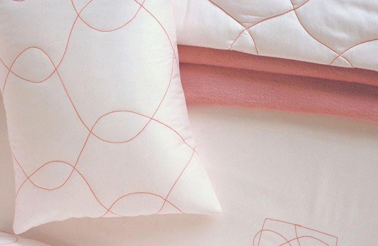GLOBE pink baby quilt