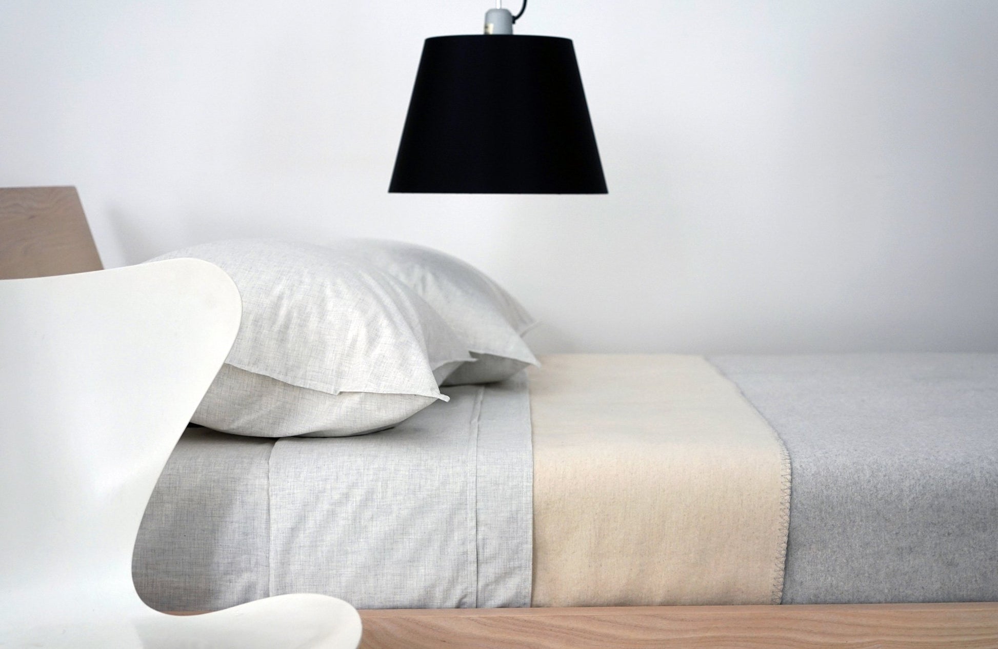 OLIVER 100% cotton blanket charcoal creme ash | AREA home bedding
