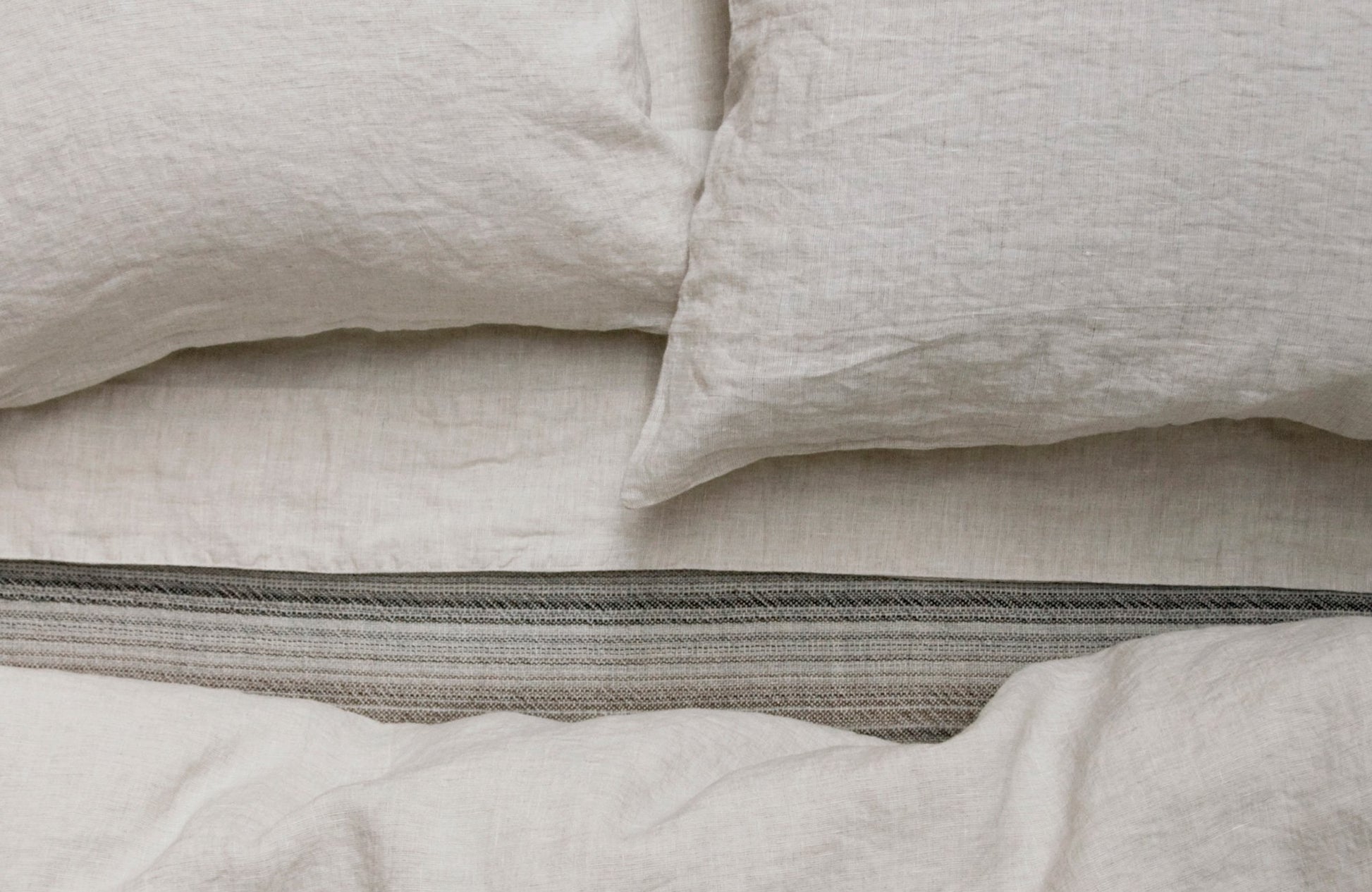 LOUIE 100% linen blue natural sheets | AREA home bedding